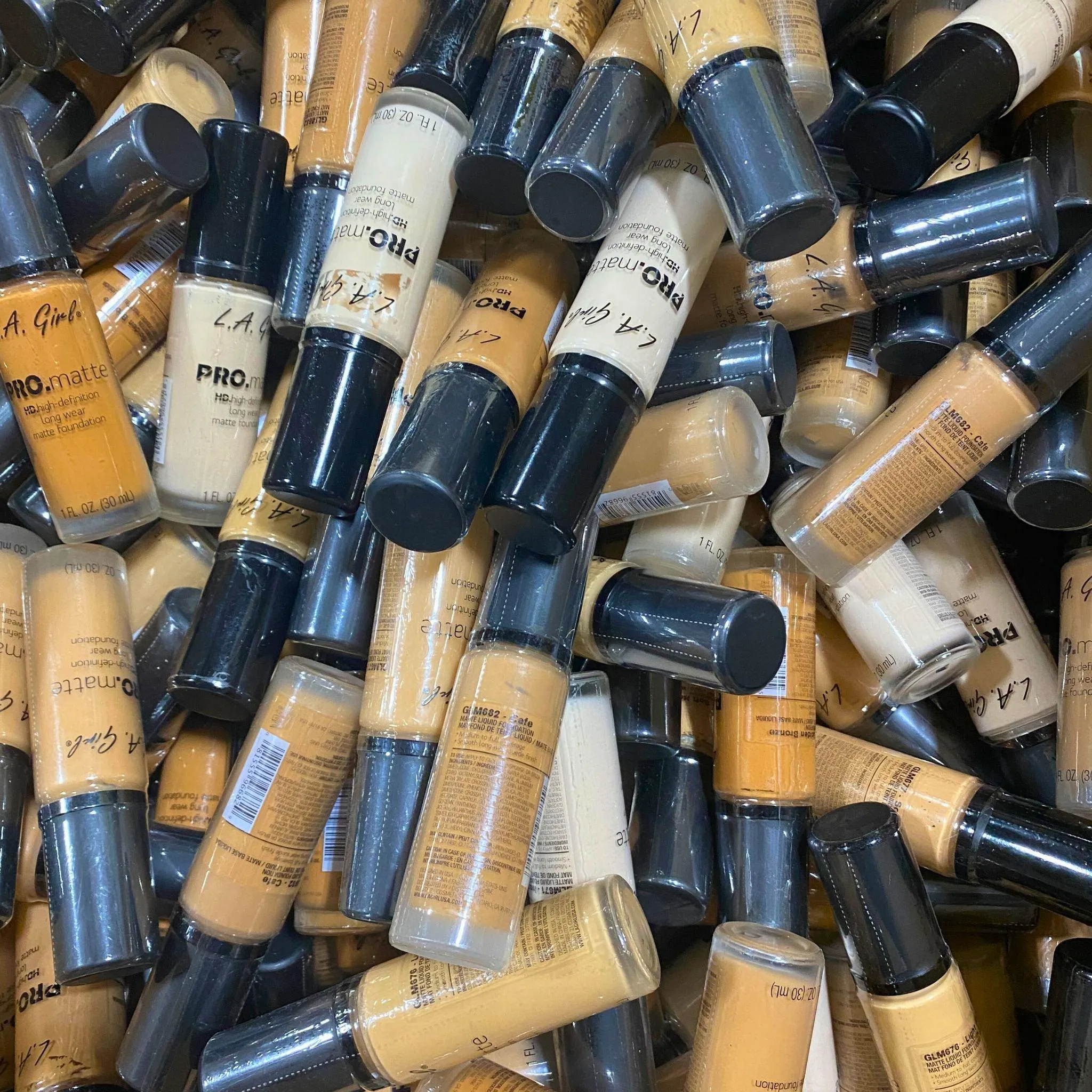 L.A. Colors Pro Matte HD High Definition Long Wear Matte Foundation 1 fl Oz (100 Pcs Lot)